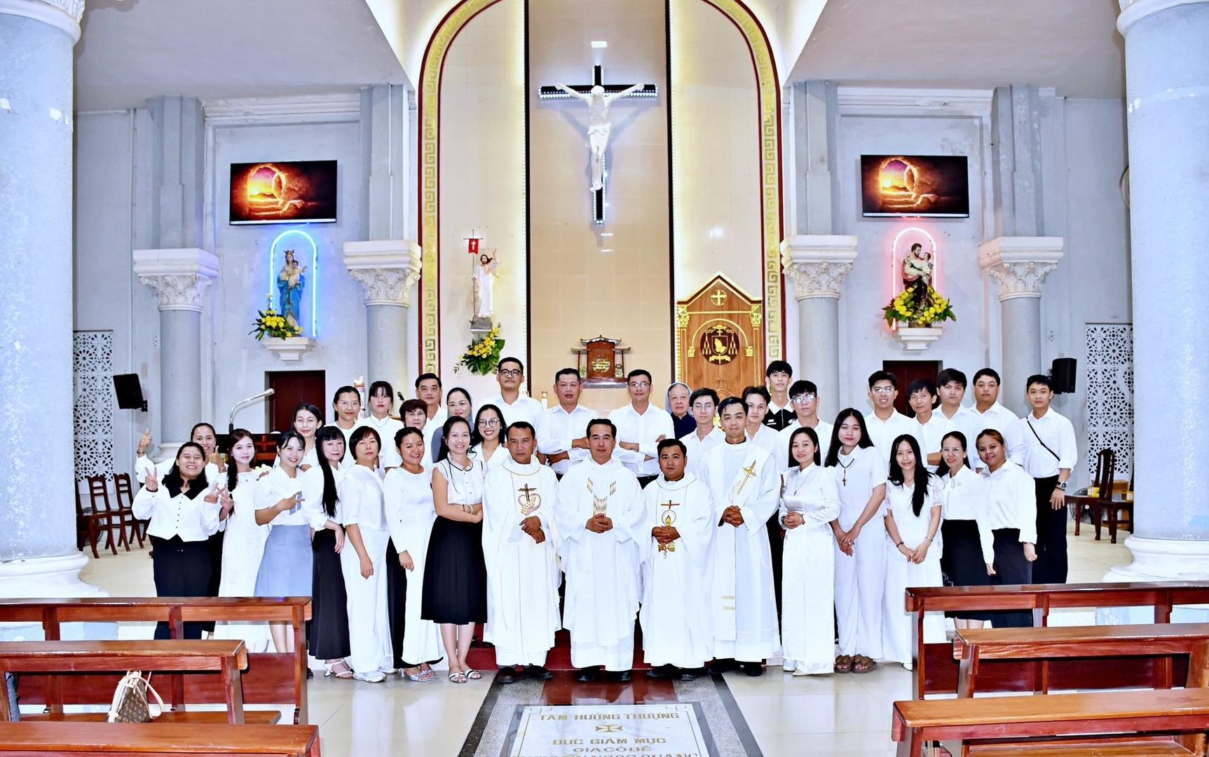 Giáo xứ Chính Tòa: Bế giảng khóa Giáo lý Dự tòng - Hôn nhân