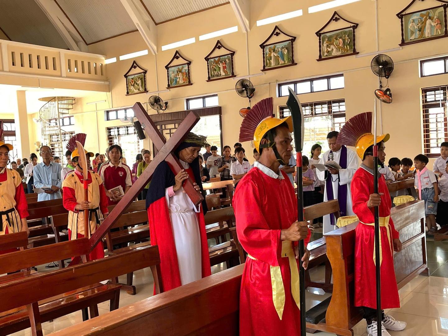 Họ đạo Trà Ban đem ánh sáng Phục Sinh