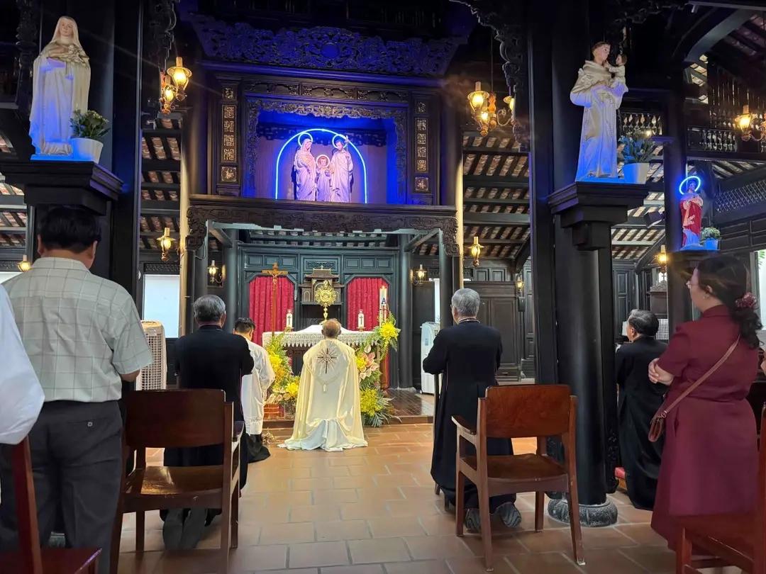 Buổi cầu nguyện đầu tiên cho Đức Giám mục tân cử Gioan Baotixita Nguyễn Quang Tuyến