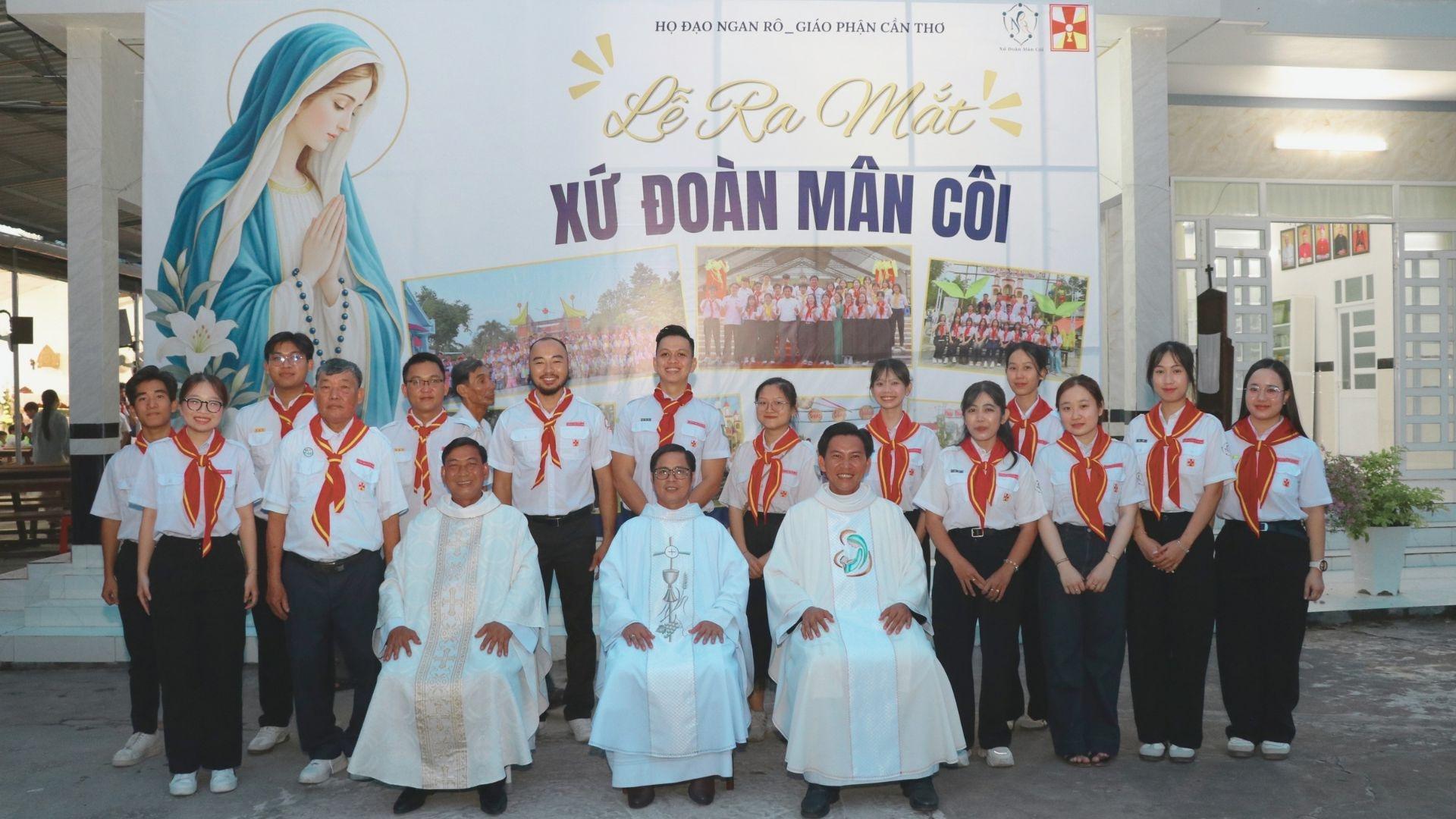 Thiếu nhi Thánh Thể họ đạo Ngan Rô ra mắt Xứ đoàn Mân Côi