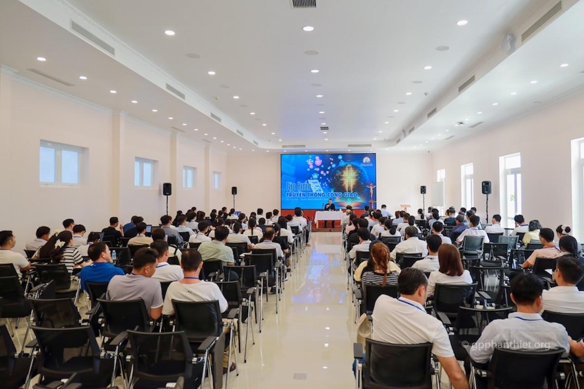 Giáo phận Phan Thiết: Khai mạc Khoá Tập huấn Truyền thông Công giáo - Phương thế loan báo Tin mừng