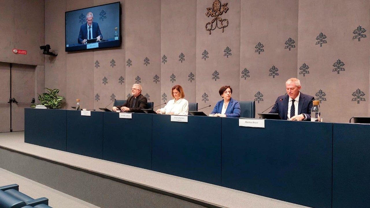 Amoris laetitia: Canh tân việc loan báo Tin mừng cùng với các gia đình và cho các gia đình