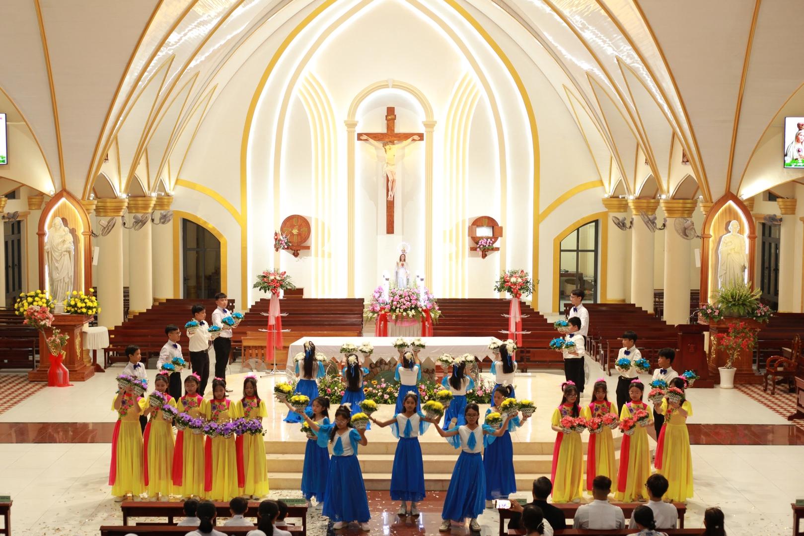 Giáo xứ Sóc Trăng | Tháng Hoa - cùng Mẹ Maria sống ơn gọi môn đệ thừa sai