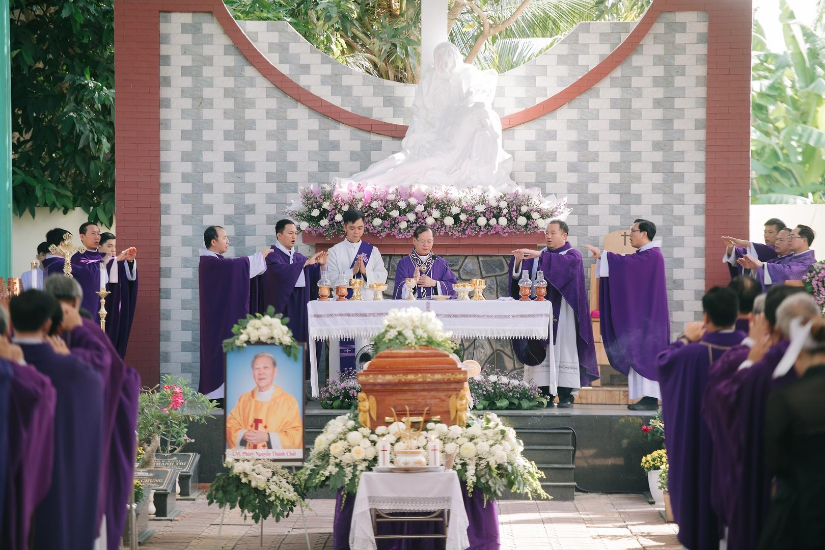 Thánh lễ An táng cha cố Phêrô Nguyễn Thành Chất
