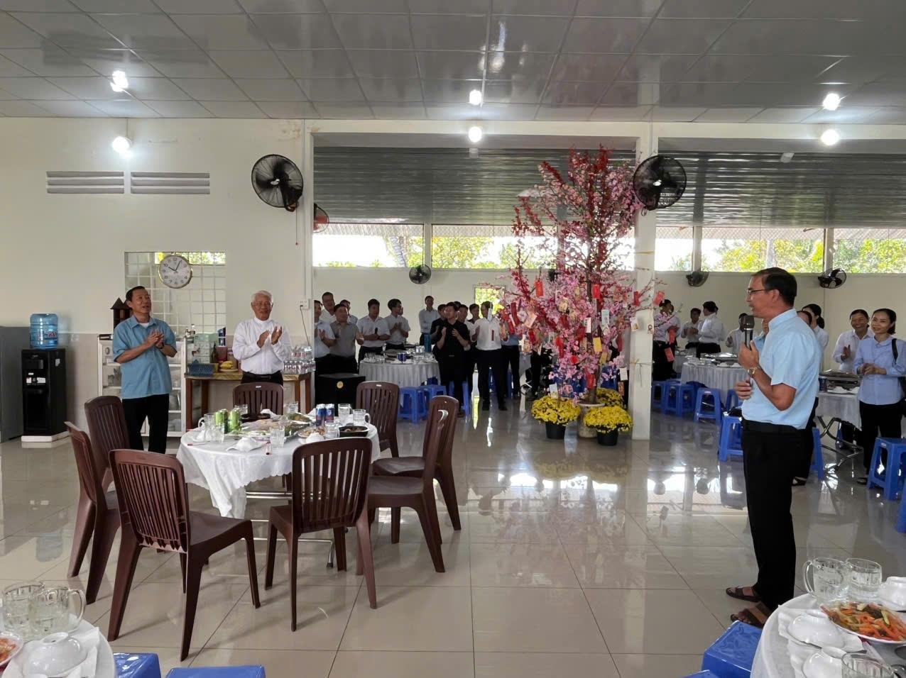 Hạt Trà Lồng: Họp mặt đầu Xuân & Chúc Tết Cha Quản Hạt