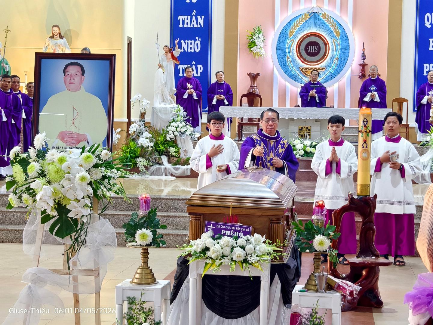 Thánh lễ An táng cha cố Phêrô Huỳnh Văn Ngợi