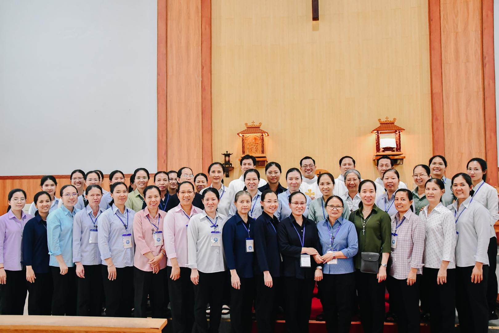 Thông tin khóa huấn luyện Thừa tác viên Thánh Thể ngoại thường | Hạt Cần Thơ