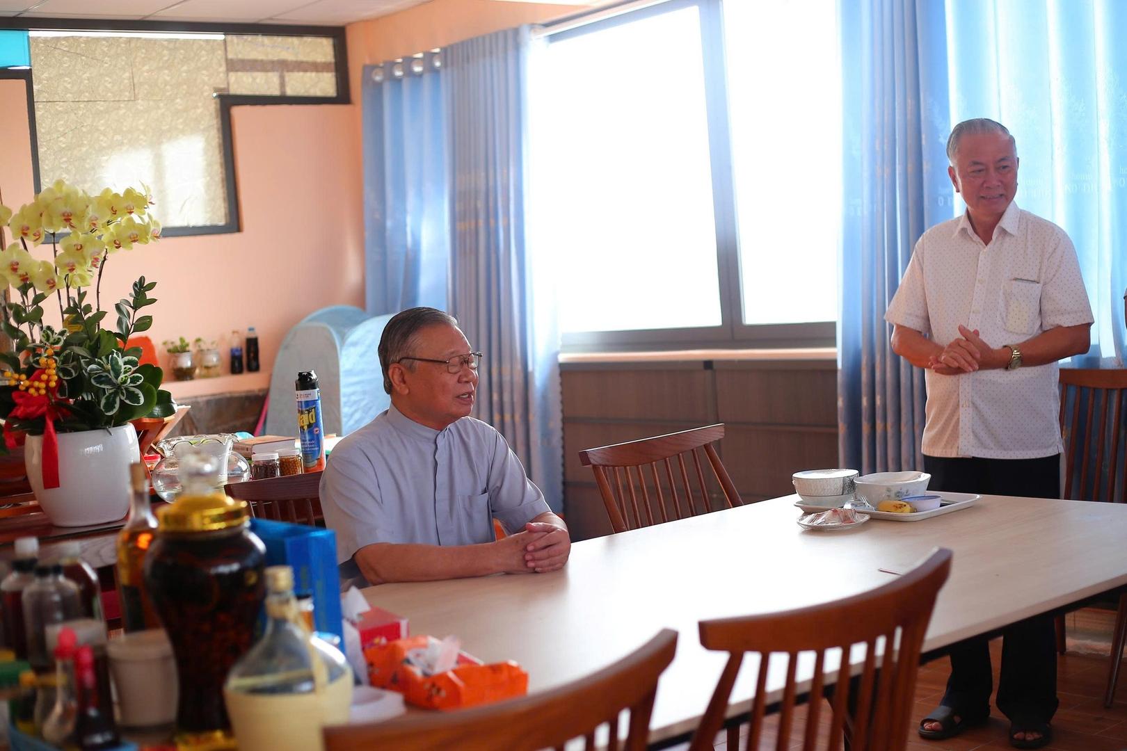 Linh mục Hạt Cần Thơ chúc Tết Đức cha Stêphanô và Nhà hưu dưỡng Linh mục